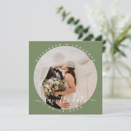 Save The Date Simple Elegant Sage Green Couple Mariage photo (Debout devant)