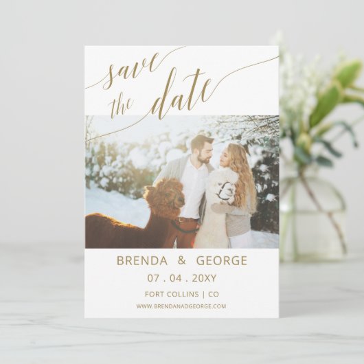 Save The Date Simple Gold Script Calligraphie Élégante Photo (Debout devant)