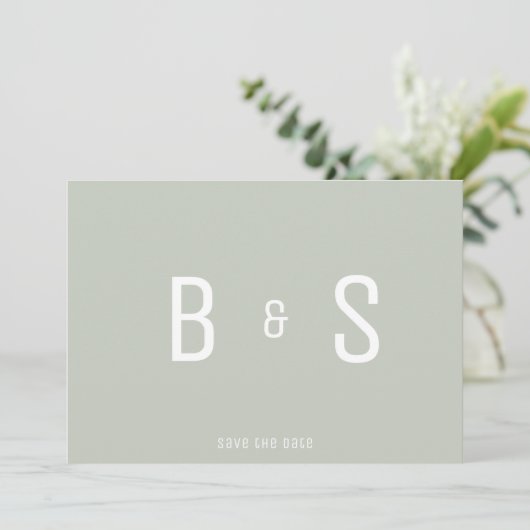 Save The Date Simple Moderne Sage Monogramme QR Code Enregistrer (Debout devant)