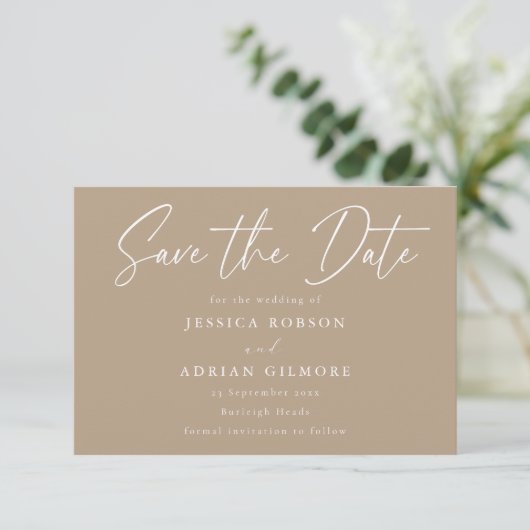 Save The Date Simple Pale Taupe Minimal Mariage moderne (Debout devant)