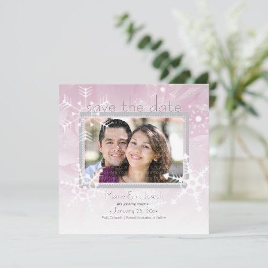 Save The Date Snowflakes Sauvez la date : Winter Pink (Debout devant)