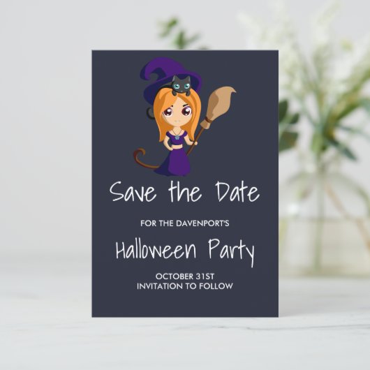 Save The Date Sorcière mignonne en Casquette violet Halloween En (Debout devant)
