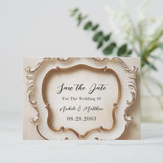 Save The Date Style baroque de luxe Mariage or blanc (Debout devant)