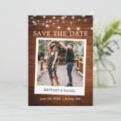 Save The Date Style Caméra instantanée Photo Lumières en bois (Debout devant)