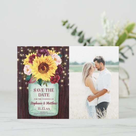 Save The Date Sunflower Mason Jar Lumières en bois Mariage photo (Debout devant)