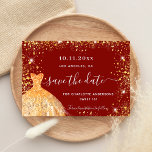 Save The Date Sweet 16 robe rouge or glamour<br><div class="desc">Une fille et tendance Enregistrer la carte Date pour une Sweet 16, 16e anniversaire fête. Un élégant arrière - plan rouge décoré de faux parties scintillant dorées brille et d'une robe. Personnalisez et ajoutez une date et un nom/âge. Le texte : Save the Date est écrit avec un grand script...</div>