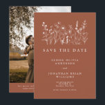 Save The Date Terracotta Rustic Floral Fall Fleur sauvage Photo<br><div class="desc">Annoncez votre journée spéciale avec cette carte de datation magnifiquement illustrée, avec des fleurs d'automne délicates dans les teintes en terre cuite. Parfait pour un mariage rustique, extérieur ou à la grange. Entièrement personnalisable avec vos noms, date et message. Coordonnée avec la collection complète pour une suite de papeterie mariage...</div>