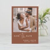 Save The Date Terracotta Simple moderne Script Mariage Photo (Debout devant)