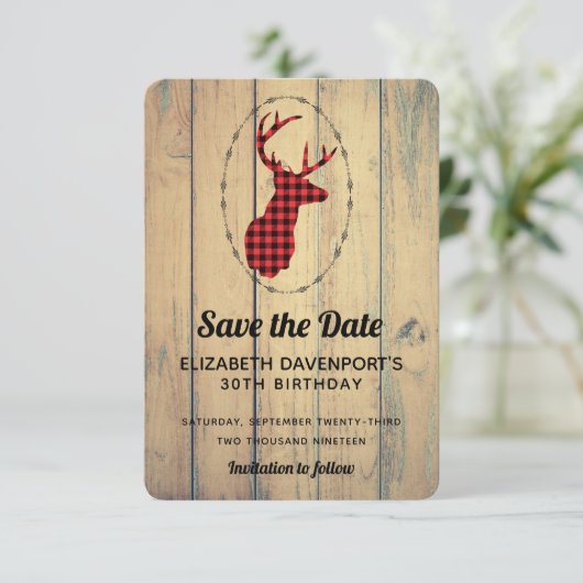 Save The Date Tête de cerf - Red Plaid Rustic Enregistrer la dat (Debout devant)