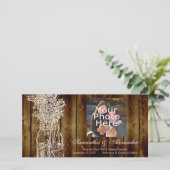 Save The Date Timbre Mason Jar/Bois foncé Enregistrer la date (Debout devant)