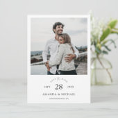 Save The Date Typographie arquée simplement chic Photo  (Debout devant)