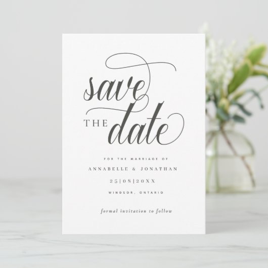 Save The Date Typographie de script décontractée (Debout devant)