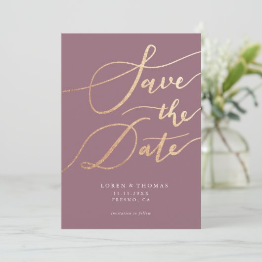Save The Date Typographie du script Mauve d'or (Debout devant)
