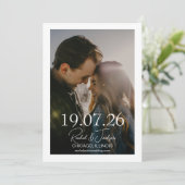 Save The Date Typographie moderne Mariage superposé (Debout devant)