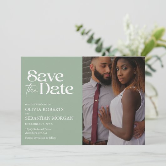 Save The Date Typographie moderne Sage Mariage photo vert (Debout devant)