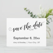 Save The Date Typographie subtile et chic sur fond blanc pour la (Debout devant)