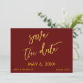 Save The Date Vagues dorées modernes et écriture manuscrite roug (Debout devant)