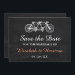 Save The Date Vélo Tandem Sur Chalkboard Mariage Enregistrer La<br><div class="desc">Ces cartes de dates sont parfaites pour tout couple qui planifie une fête mariage romantique. Le design est composé d'un arrière - plan à effet de tableau de bord branché avec un design de moto en tandem mignon. Le simple modèle peut être personnalisé pour votre événement spécial et ferait l'article...</div>
