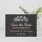 Save The Date Vélo Tandem Sur Chalkboard Mariage Enregistrer La  (Debout devant)