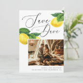 Save The Date Verger de Citrons Rustique. Mariage Élégant dans u (Debout devant)
