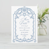 Save The Date Victorien Ornate Grace Floral Dusty Mariage bleu (Debout devant)