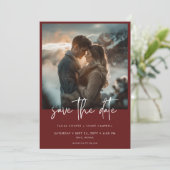 Save The Date Vin Bourgogne Dusty Minimal Mariage photo moderne (Debout devant)