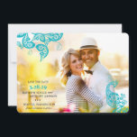 Save The Date Vintage Floral Paisley Turquoise Peacock Photo<br><div class="desc">Vintage Floral Paisley Turquoise Blue Peacock Élégante Photo Enregistrer La Carte Date. Conçu par fat*fa*tin. Facile à customiser avec votre propre texte,  photo ou image. Pour des demandes personnalisées,  veuillez contacter fat*fa*tin directement. Des frais personnalisés s'appliquent. www.zazzle.com/fat_fa_tin www.zazzle.com/color_therapy www.zazzle.com/fatfatin_blue_knot www.zazzle.com/fatfatin_red_knot www.zazzle.com/fatfatin_mini_me www.zazzle.com/fatfatin_box www.zazzle.com/fatfatin_design www.zazzle.com/fatfatin_ink</div>