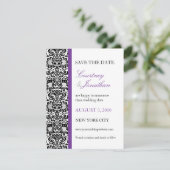 Save The Date Violet Accented Damask Enregistrer la date (Debout devant)