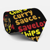 Saveloy, Chips & Curry Saus. Stropdas (Opgerold)