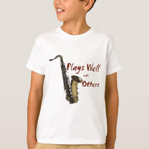 Saxofoon speelt goed met anderen t-shirt