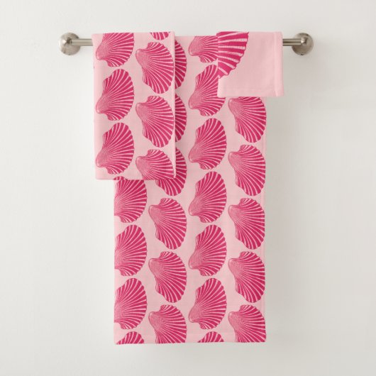 Scallop Shell Block Print, Fuchsia and Bleek Pink Bad Handdoek (Insitu)