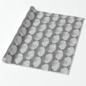 Scallop Shell Block Print, grijs / grijs en wit Cadeaupapier (Uitgerold)