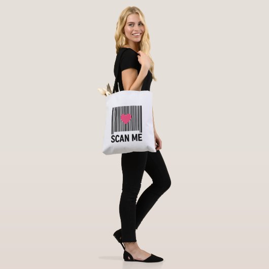 Scan Me – Creatieve Barcode met Hartontwerp Draagtas (Op model)