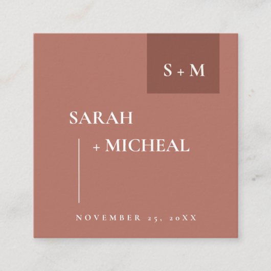SCANDI TERRACOTTA RUST MONOGRAM WEDDING WEBSITE VIERKANTE VISITEKAARTJE (Voorkant)