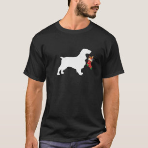 Scaniel met kerstmis op het veld Stuffer Dog T-shirt