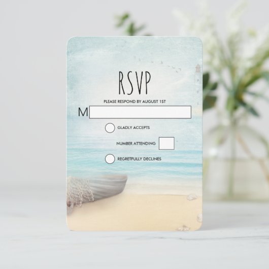 Scène de plage rustique avec carte RSVP de mariage (Debout devant)