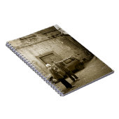 Scène italienne de rue dans le carnet de sépia (Côté Droit)