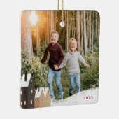 Scène Rustique Village Neige Photo Ornement en cér (Droite)