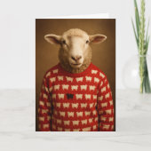Schaap draagt zwarte schapentrui warme wensen feestdagen kaart (Voorkant)