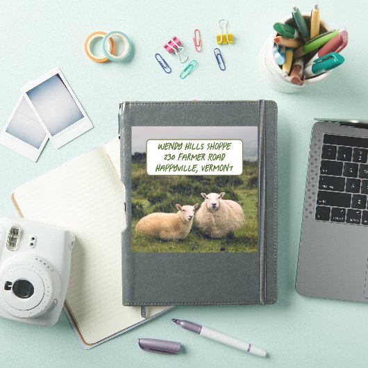 Schaap in veld aangepaste grote Sticker met tekst (iPad Cover)