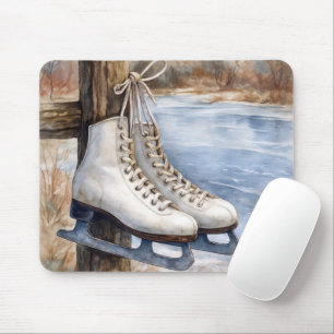 Schaatsen hangend aan een hekpaal muismat