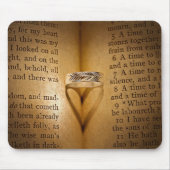 Schaduw hart en ring op bijbel muismat (Voorkant)