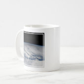 Schaduw van de maan gegoten op de noordelijke Stil Koffiemok (Voorkant links)