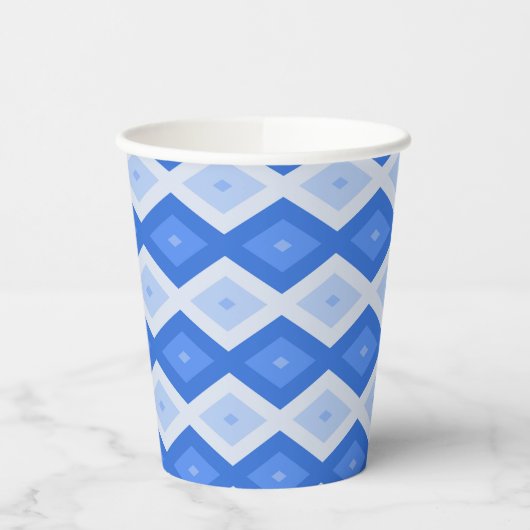 Schaduwen van blauw diamantpatroon papieren bekers (Links)