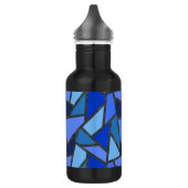 Schaduwen van blauw gekleurd glas waterfles (Links)