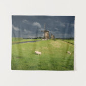 Schapen met windmolens onder donkere wolken wandkleed (Voorkant (horizontaal))