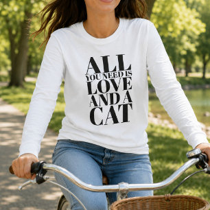 Schattig, alles wat je nodig hebt is liefde en een t-shirt