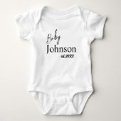 Schattig Baby Johnson gepersonaliseerd Est. 20XX U Romper (Voorkant)
