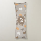 Schattig Beer Patroon Initiaal Monogram Lichaamskussen (Achterkant (Verticaal))