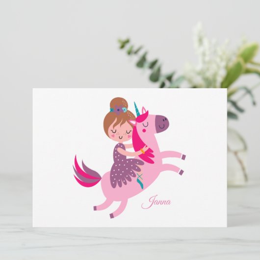 Schattig blond meisje dat op een eenhoorn rijdt feestdagenkaart (Staand voorkant)